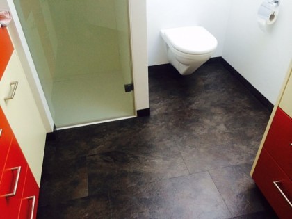 Badezimmer mit PVC Designbelag